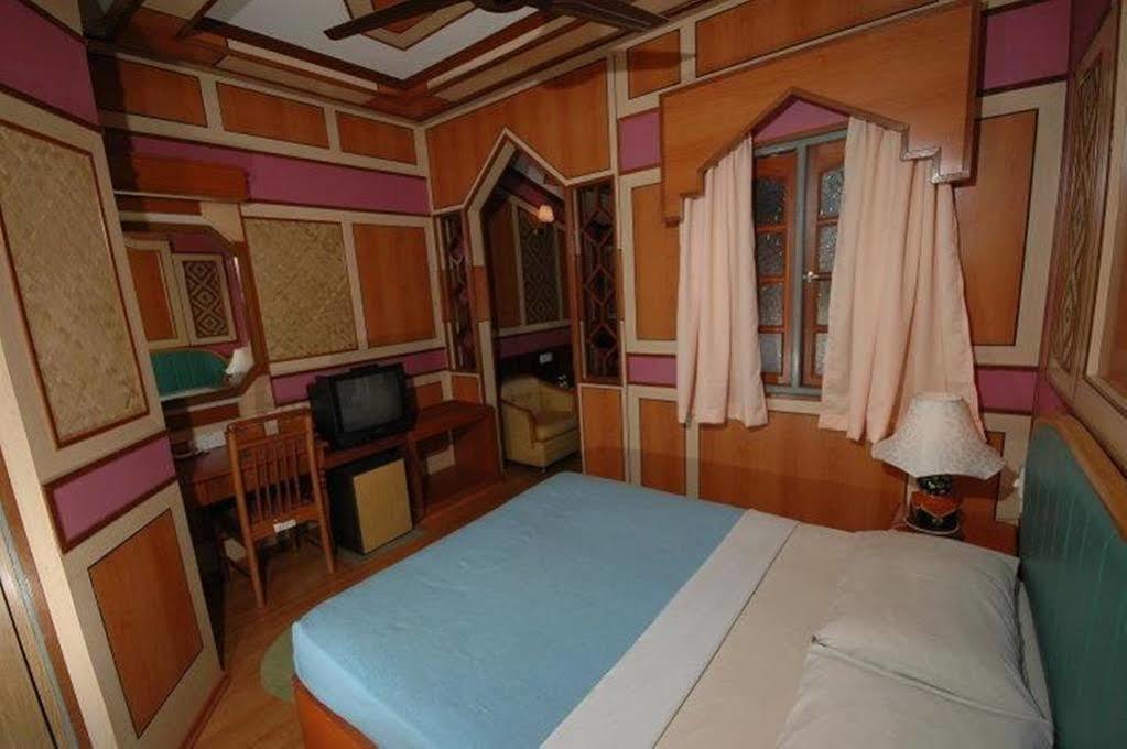 Shari La Island Resort Kampong Pasir Hantu Εξωτερικό φωτογραφία