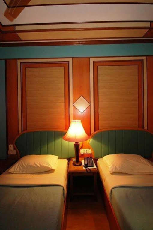 Shari La Island Resort Kampong Pasir Hantu Εξωτερικό φωτογραφία
